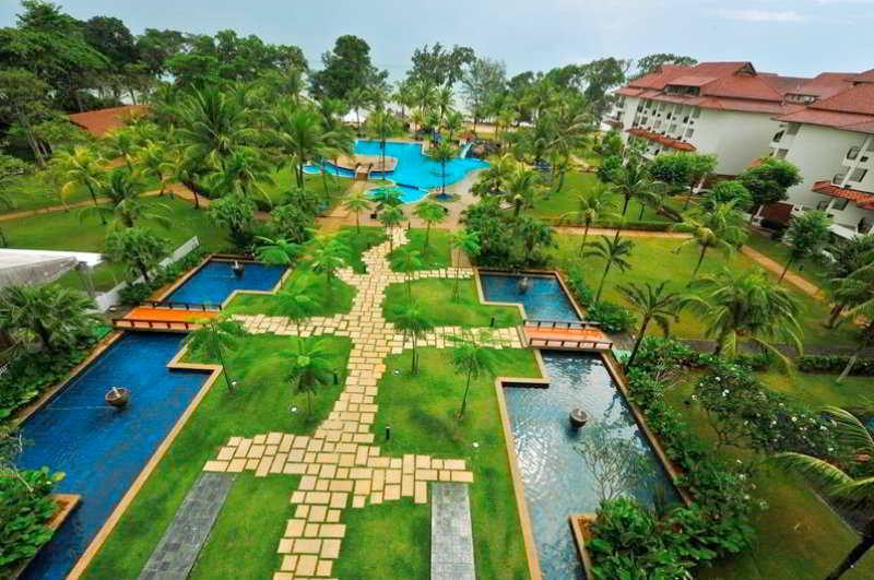 Sand & Sandals Desaru Beach Resort & Spa Buitenkant foto The hotel's grounds