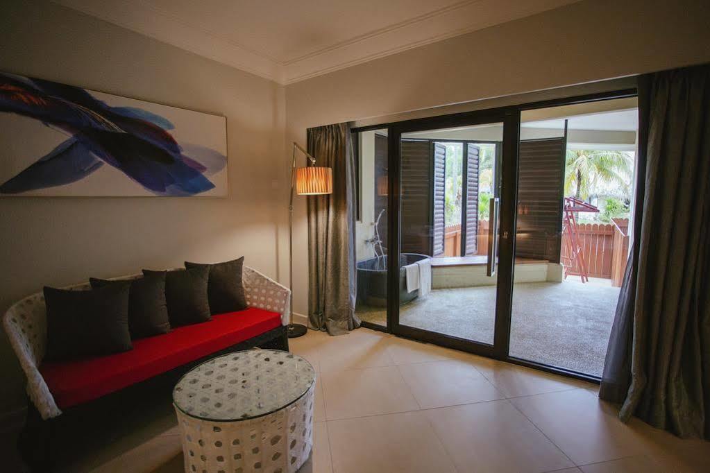 Sand & Sandals Desaru Beach Resort & Spa Buitenkant foto A room at the resort